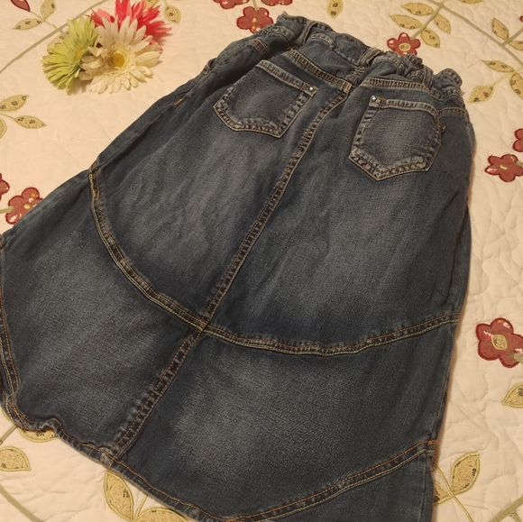 ✨Girls Denim skirt med/ small✨ - Picture 3 of 9